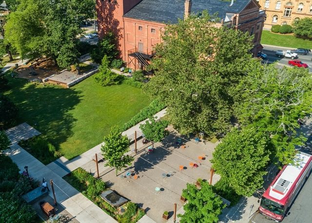 231 Main St 3R, Northampton, MA 01060