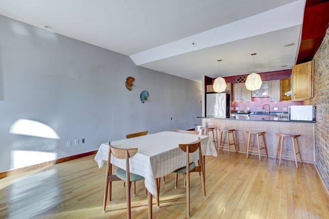 231 Main St 3R, Northampton, MA 01060