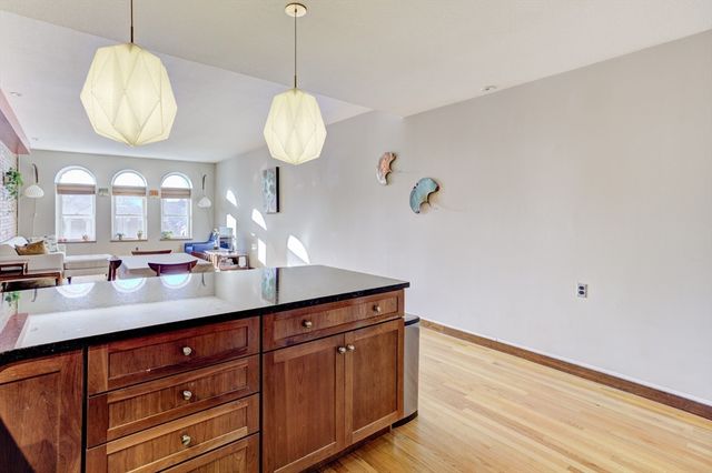 231 Main St 3R, Northampton, MA 01060