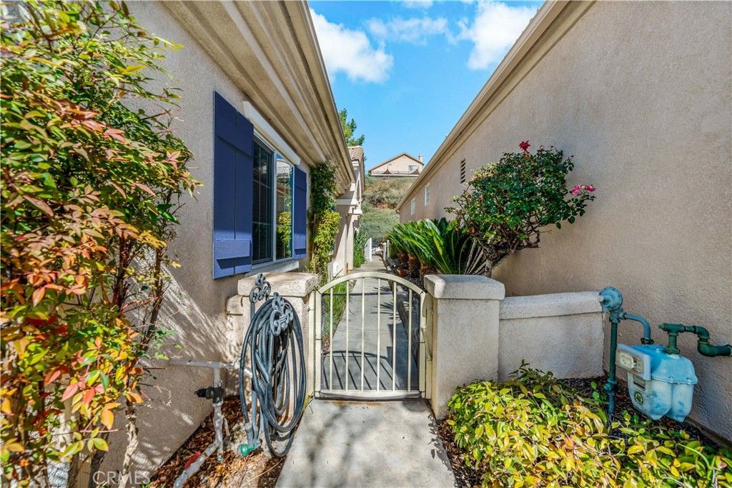 24172 Calle Artino, Murrieta, CA 92562 — photo 3