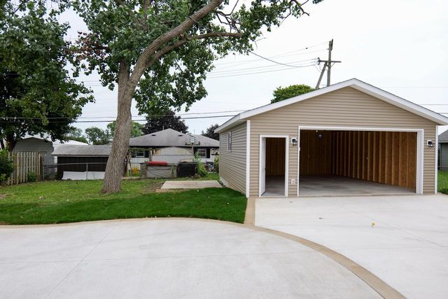 4621 39th AVENUE, Kenosha, WI 53144