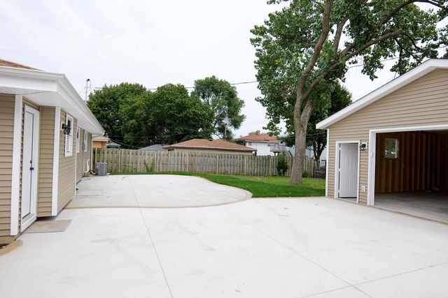 4621 39th AVENUE, Kenosha, WI 53144
