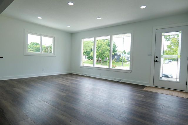 4621 39th AVENUE, Kenosha, WI 53144