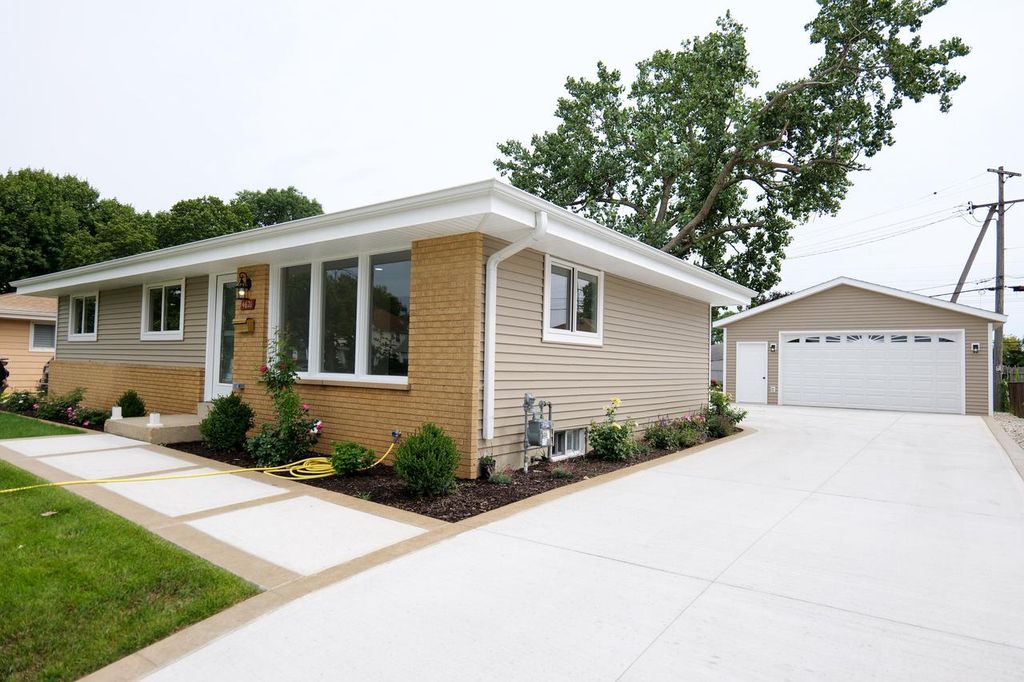 4621 39th AVENUE, Kenosha, WI 53144