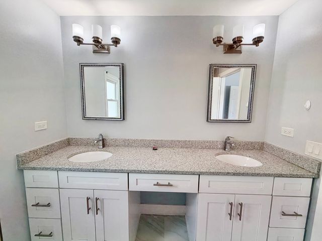 213 Vintage Lane, Buffalo Grove, IL 60089