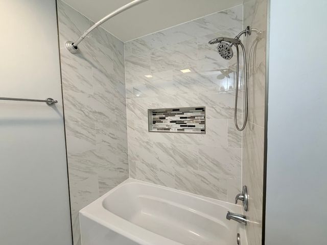 213 Vintage Lane, Buffalo Grove, IL 60089