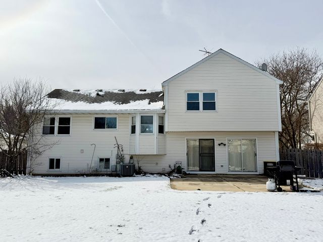 213 Vintage Lane, Buffalo Grove, IL 60089