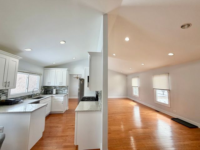 213 Vintage Lane, Buffalo Grove, IL 60089