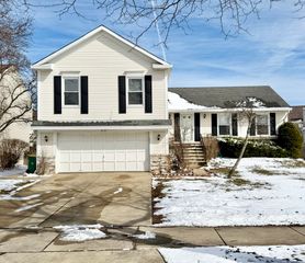 213 Vintage Lane, Buffalo Grove, IL 60089