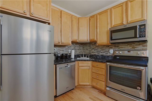 3 Prairie Avenue 1, Newport, RI 02840