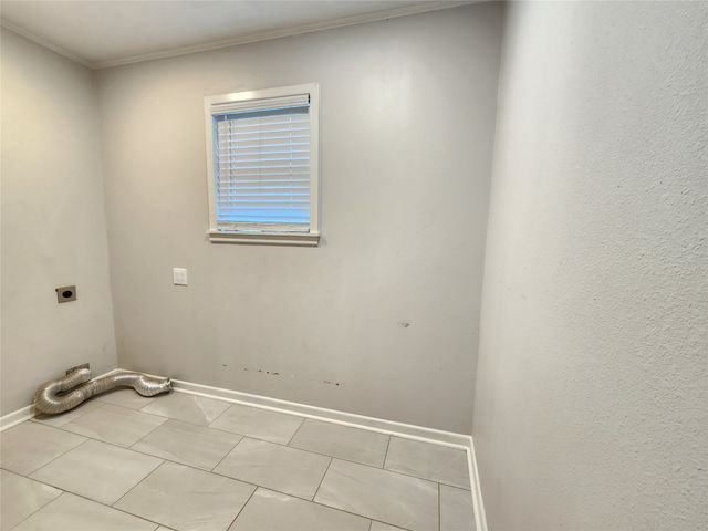 211 Betts Drive, Lindale, TX 75771