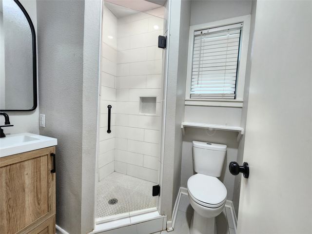 211 Betts Drive, Lindale, TX 75771
