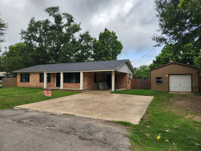 211 Betts Drive, Lindale, TX 75771