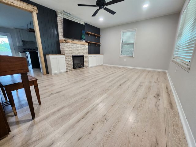 211 Betts Drive, Lindale, TX 75771