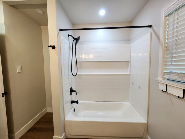 211 Betts Drive, Lindale, TX 75771
