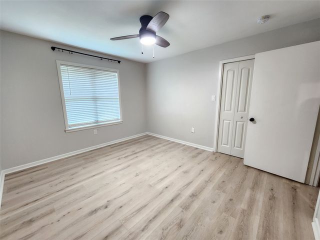211 Betts Drive, Lindale, TX 75771