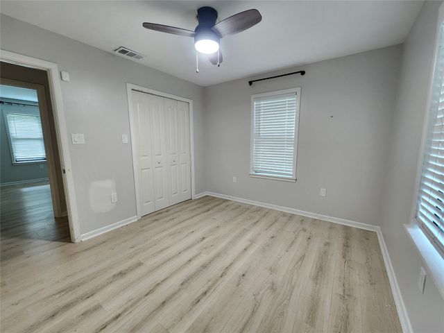 211 Betts Drive, Lindale, TX 75771