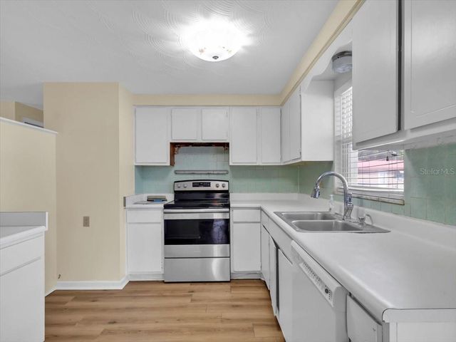 37136 MANDARIN AVENUE, Zephyrhills, FL 33541