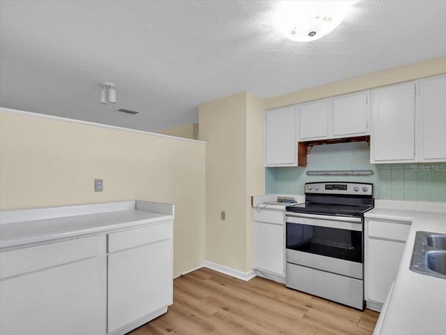 37136 MANDARIN AVENUE, Zephyrhills, FL 33541