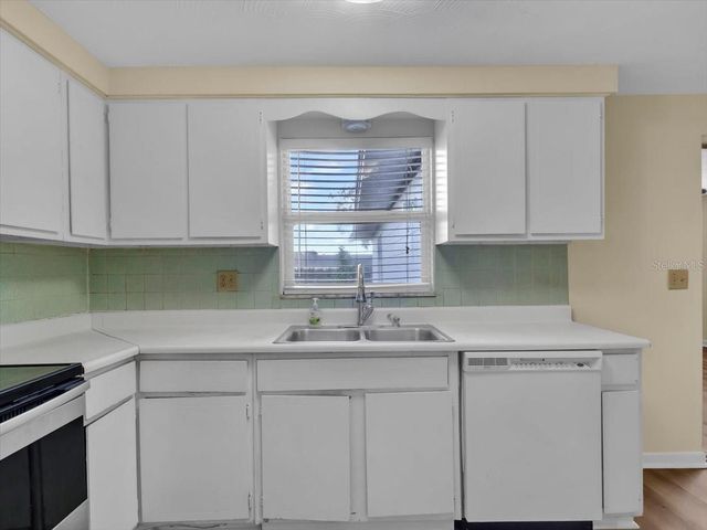 37136 MANDARIN AVENUE, Zephyrhills, FL 33541