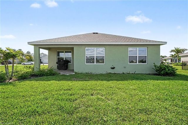20313 Camino Torcido LOOP, North Fort Myers, FL 33917