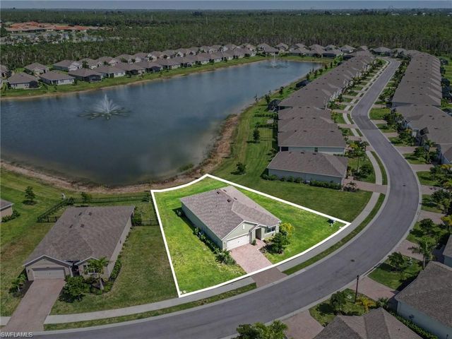 20313 Camino Torcido LOOP, North Fort Myers, FL 33917
