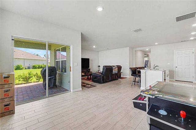 20313 Camino Torcido LOOP, North Fort Myers, FL 33917