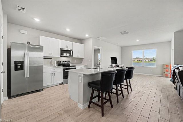 20313 Camino Torcido LOOP, North Fort Myers, FL 33917
