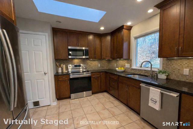 8 Summit Lane, Ridgefield, CT 06877