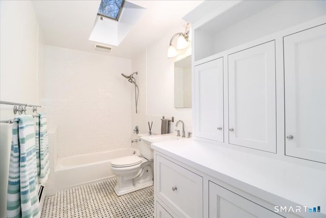 8 Summit Lane, Ridgefield, CT 06877