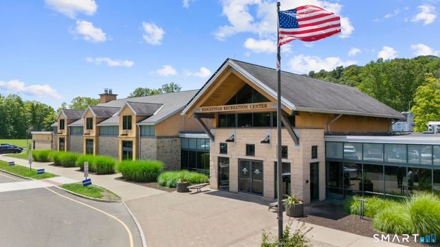 8 Summit Lane, Ridgefield, CT 06877