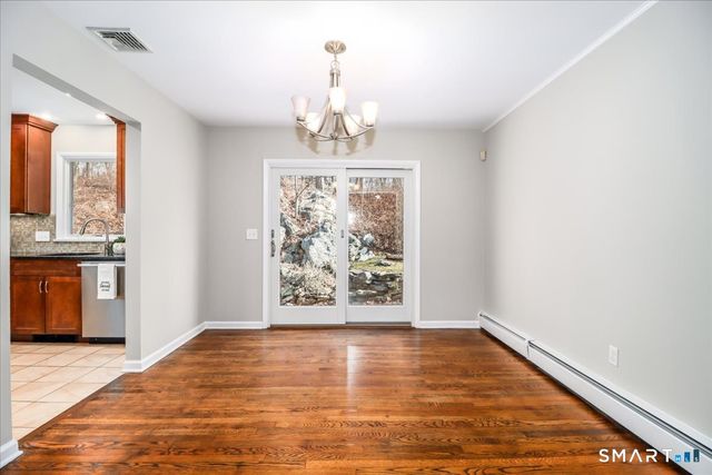 8 Summit Lane, Ridgefield, CT 06877