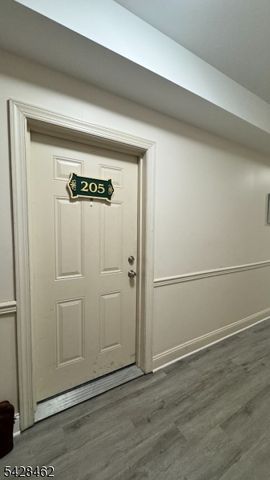15 Tichenor Ln 205, Newark City, NJ 07114