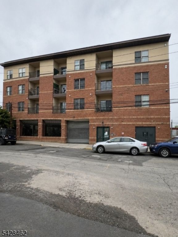 15 Tichenor Ln 205, Newark City, NJ 07114