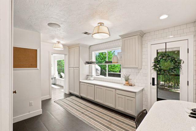 2447 WOODLAND DR, Ogden, UT 84403