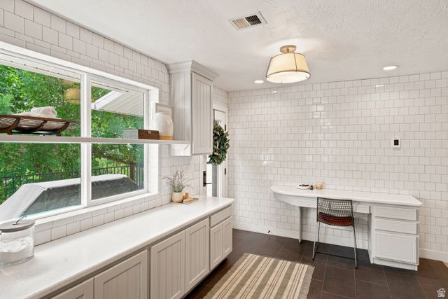 2447 WOODLAND DR, Ogden, UT 84403