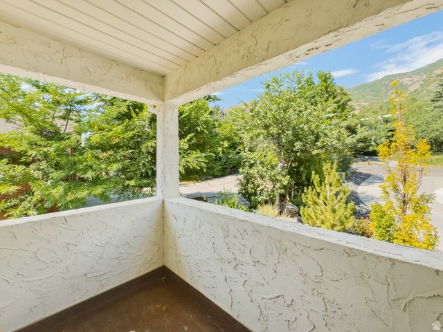 2447 WOODLAND DR, Ogden, UT 84403