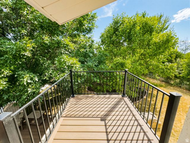 2447 WOODLAND DR, Ogden, UT 84403