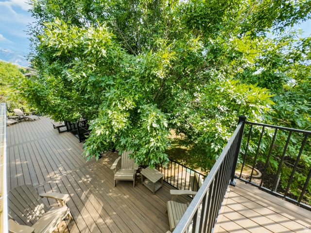 2447 WOODLAND DR, Ogden, UT 84403