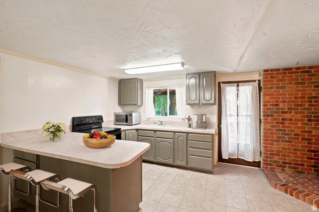 2447 WOODLAND DR, Ogden, UT 84403