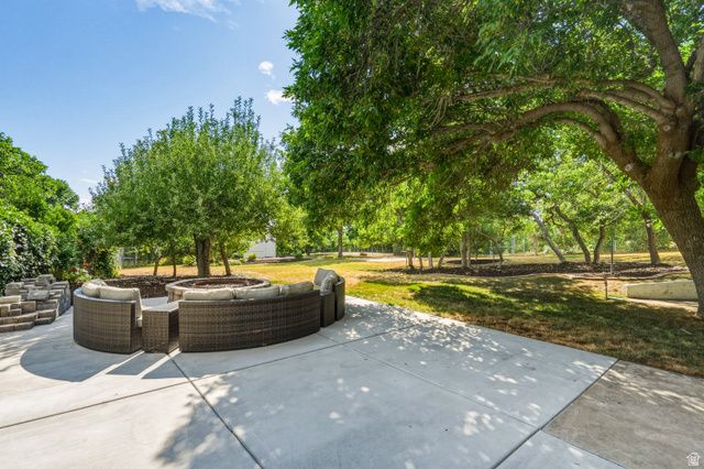2447 WOODLAND DR, Ogden, UT 84403