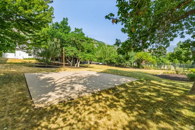 2447 WOODLAND DR, Ogden, UT 84403
