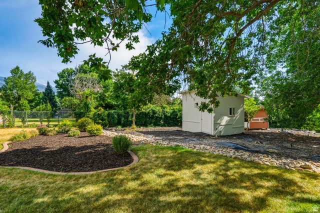 2447 WOODLAND DR, Ogden, UT 84403