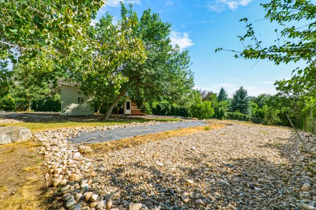 2447 WOODLAND DR, Ogden, UT 84403