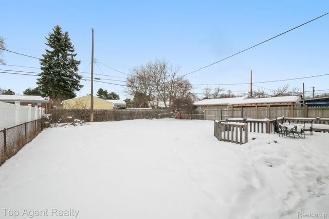 520 Linda Vista Drive, Pontiac, MI 48342