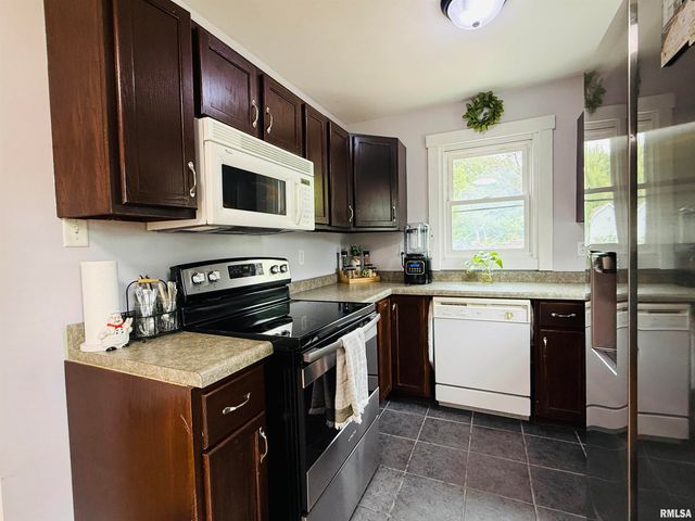 2517 W MAGNOLIA Avenue, West Peoria, IL 61604