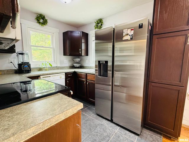 2517 W MAGNOLIA Avenue, West Peoria, IL 61604