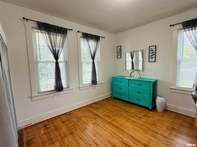 2517 W MAGNOLIA Avenue, West Peoria, IL 61604