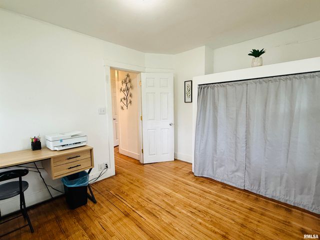 2517 W MAGNOLIA Avenue, West Peoria, IL 61604