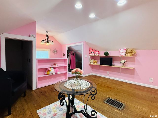 2517 W MAGNOLIA Avenue, West Peoria, IL 61604